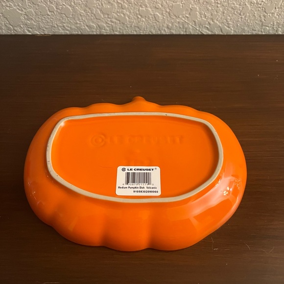 Le Creuset pumpkin serving dish - Picture 2 of 2